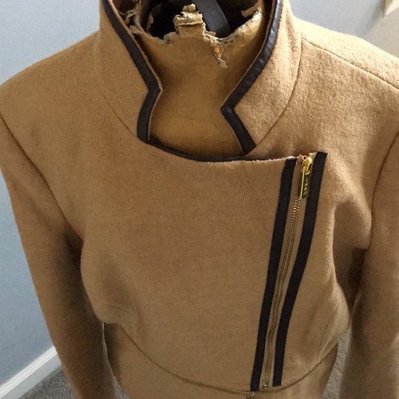Reattachable Jacket - Picture 9 of 14